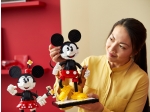 LEGO® Disney Mickey Mouse & Minnie Mouse Buildable Characters 43179 released in 2020 - Image: 18