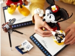 LEGO® Disney Mickey Mouse & Minnie Mouse Buildable Characters 43179 released in 2020 - Image: 20