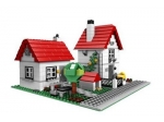 LEGO® Creator House 4956 released in 2007 - Image: 3