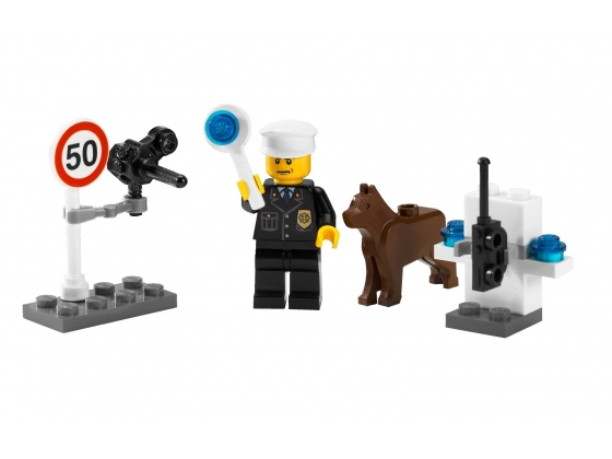 LEGO® Town Police Officer 5612 released in 2008 - Image: 1