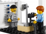 LEGO® Town Polizeistation 7498 erschienen in 2011 - Bild: 7