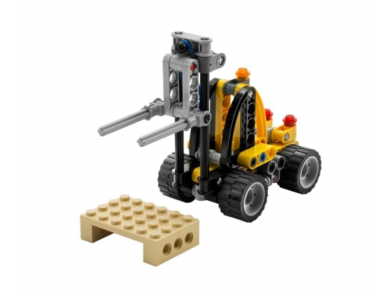 LEGO® Technic Mini Forklift 8290 released in 2008 - Image: 1