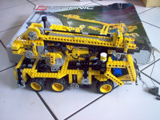 LEGO® Technic Crane Truck 8431 released in 2002 - Image: 1